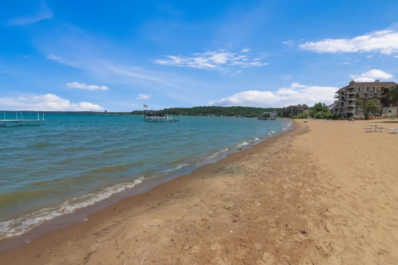 Sugar Beach Villa 1012 Luxury Waterfront Condo Traverse City Exterior foto