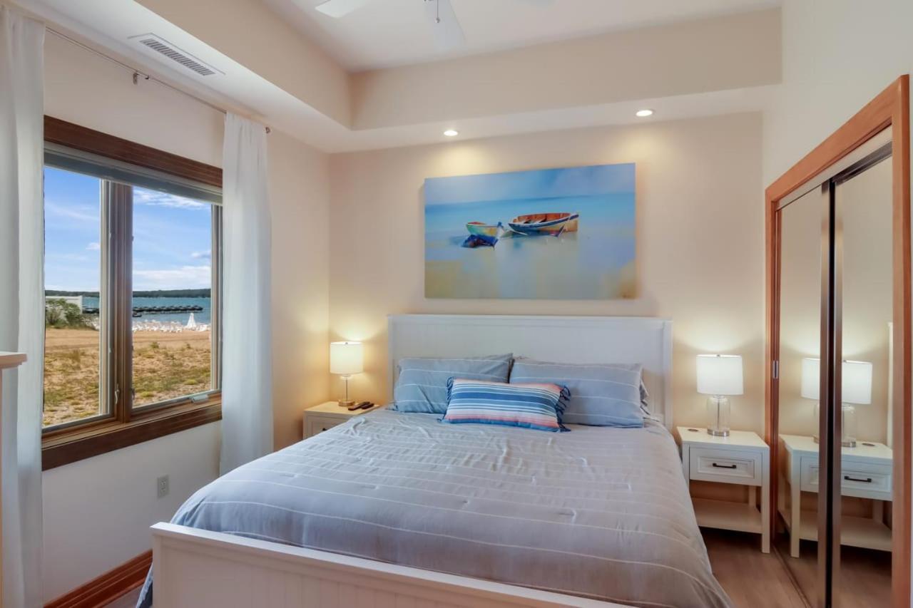 Sugar Beach Villa 1012 Luxury Waterfront Condo Traverse City Exterior foto
